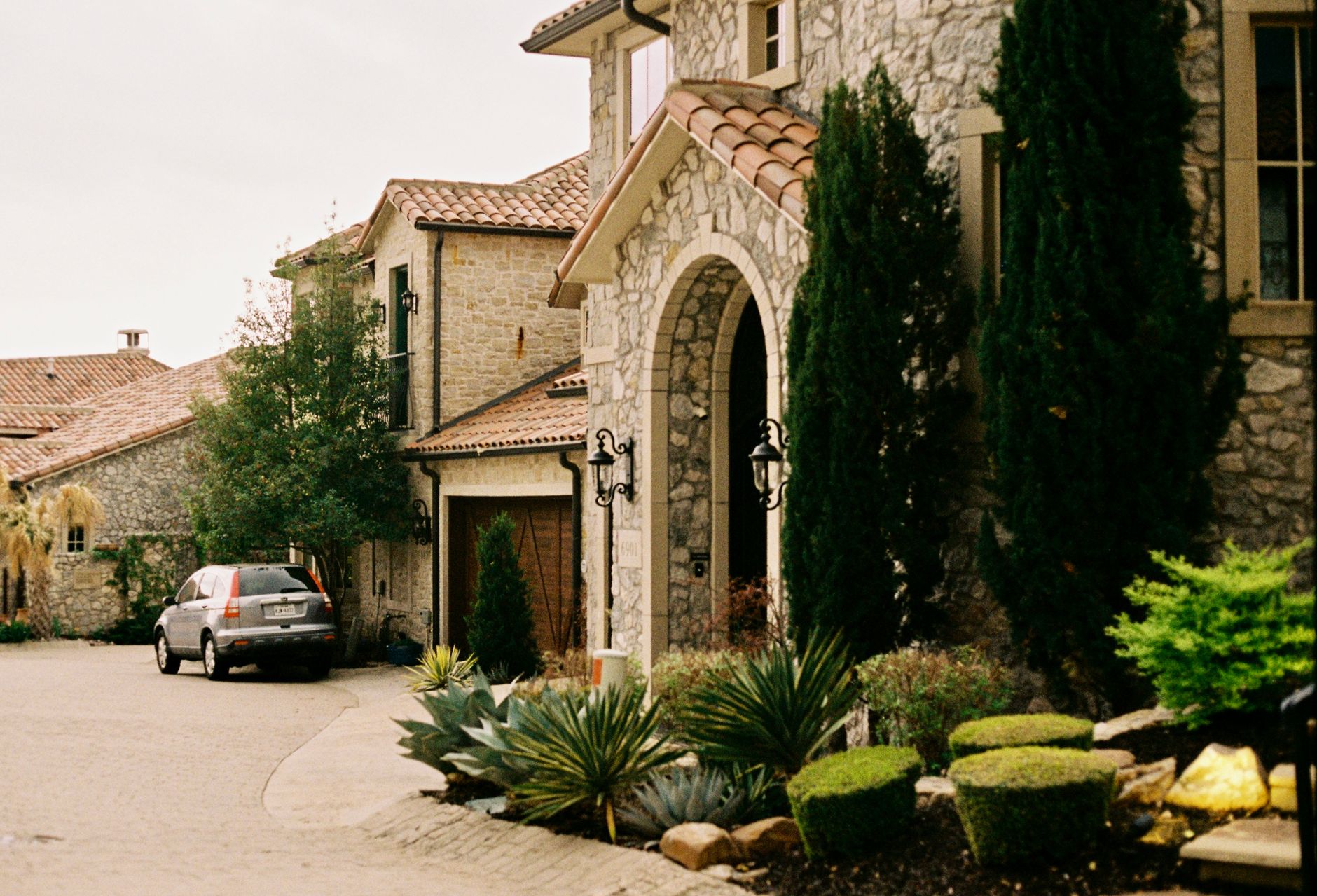 Transforming Your Dallas Home's Entryway with Elegant Driveway Gates